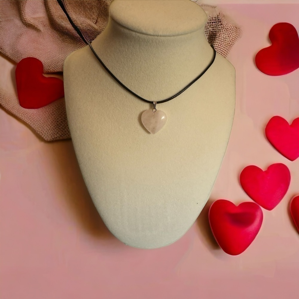 Clear heart shape Pendant Necklace with 18 Inch Leather Cord chain (new)